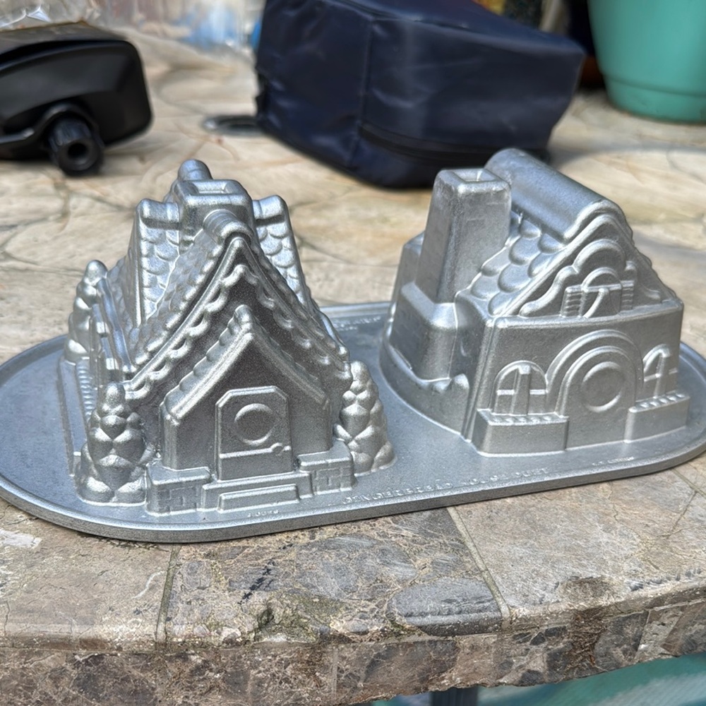 Nordic Ware Silver Gingerbread House Bakeware